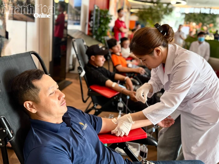 Gần 200 cán bộ, nhân viên Công ty Cổ phần Vega City tham gia hiến máu tình nguyện