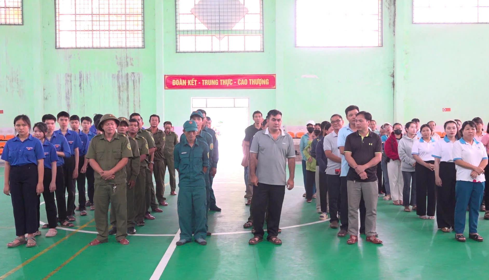 Các lực lượng tham gia lễ phát động. Ảnh: PHÙNG QUỲNH.