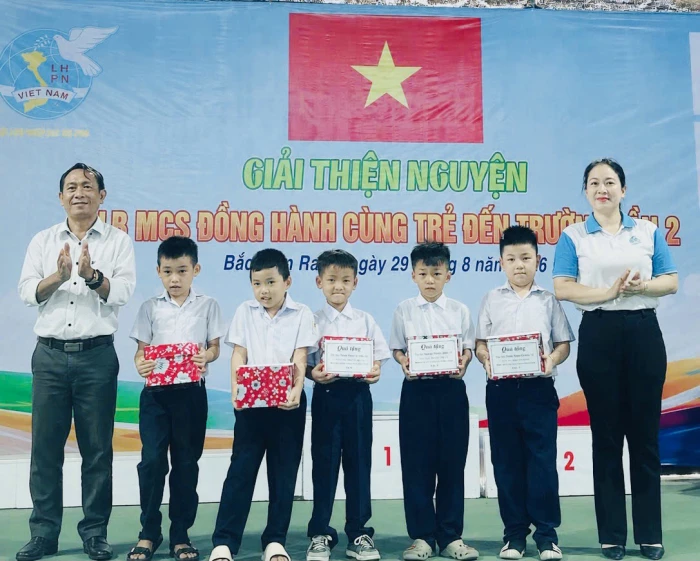 Tặng 70 suất quà cho trẻ em có hoàn cảnh khó khăn ở phường Bắc Cam Ranh