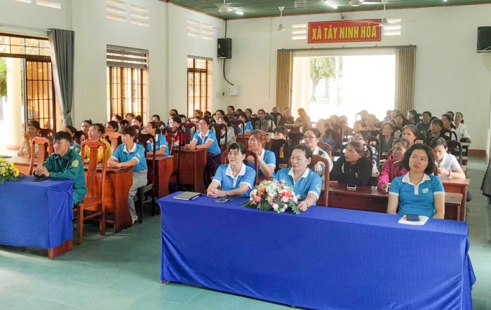Hội Liên hiệp Phụ nữ xã Tây Ninh Hòa triển khai mô hình “Cơ sở hội số”