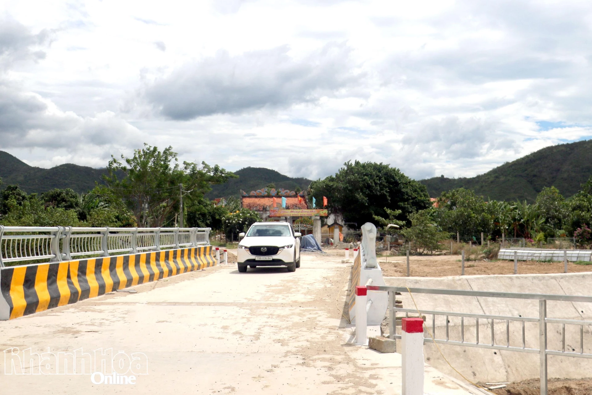 Bridge No. 3 in Tan Hiep Village has recently been completed and opened for use.