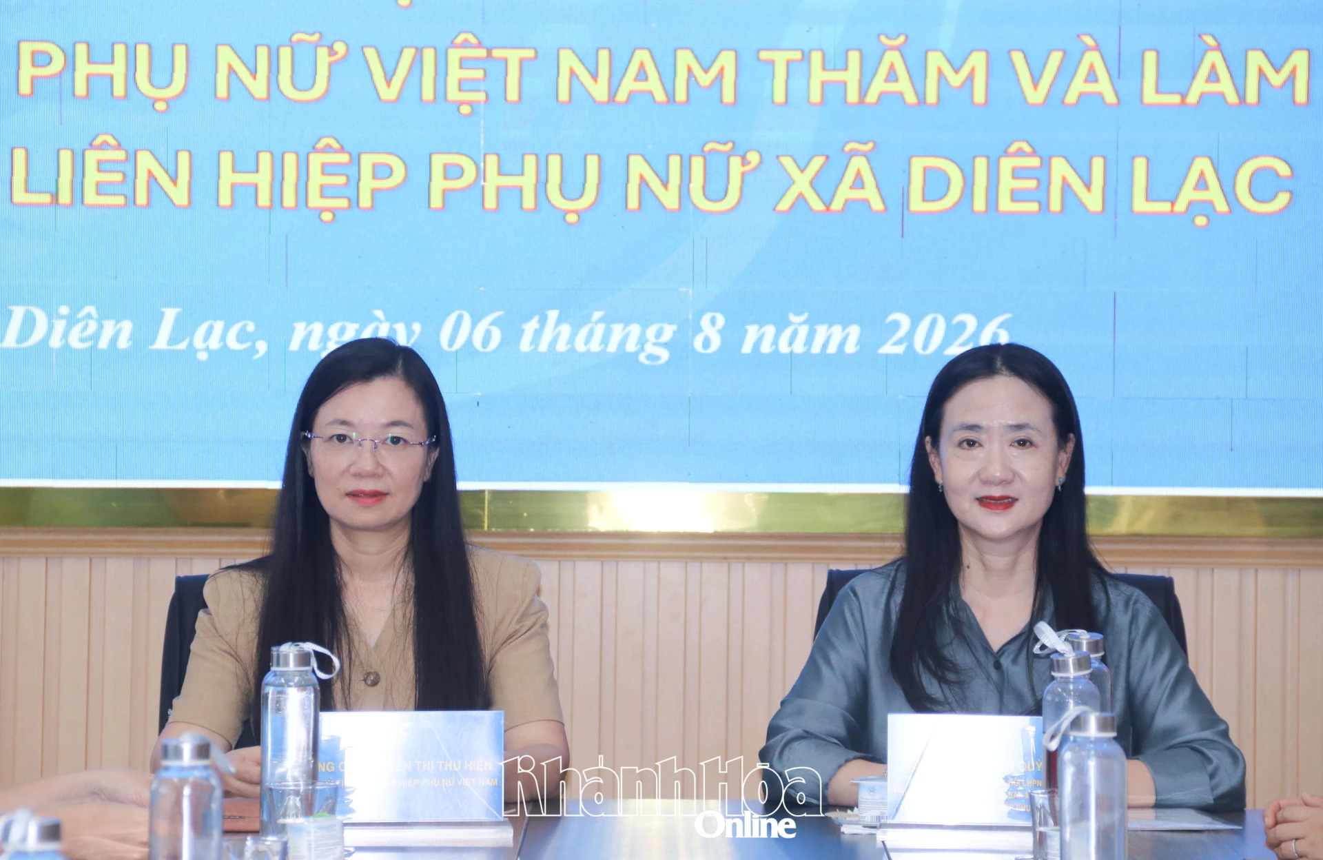 Đồng chí Nguyễn Thị Thu Hiền và bà Nguyễn Quỳnh Nga tham dự buổi làm việc.
