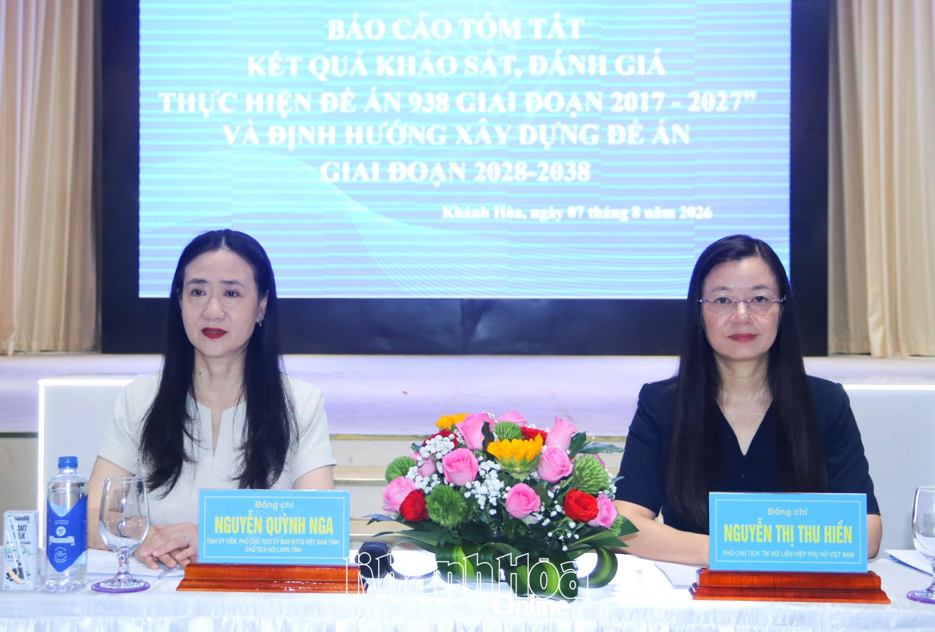 Đồng chí Nguyễn Thị Thu Hiền và bà Nguyễn Quỳnh Nga chủ trì hội thảo.