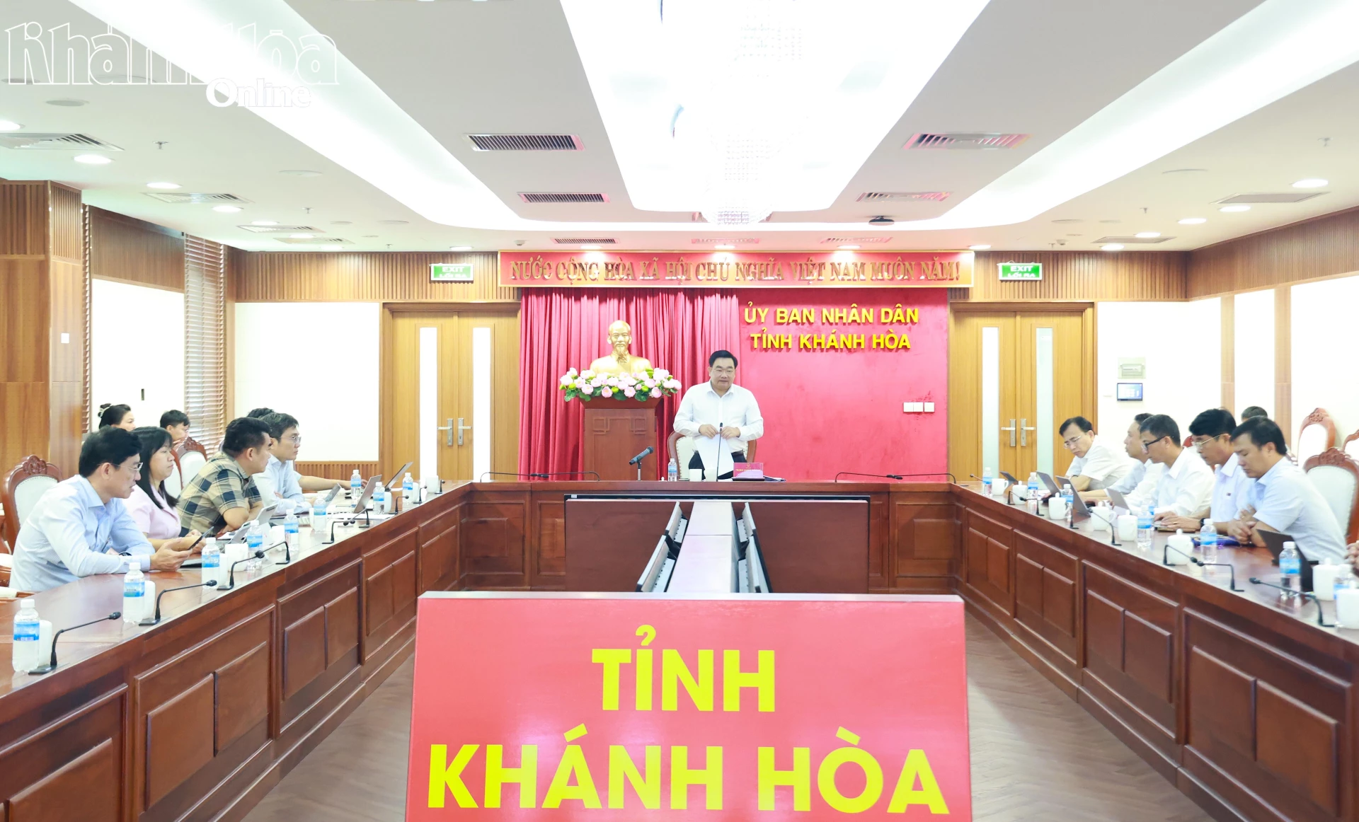 Đồng chí Trịnh Minh Hoàng phát biểu tại điểm cầu Khánh Hòa.