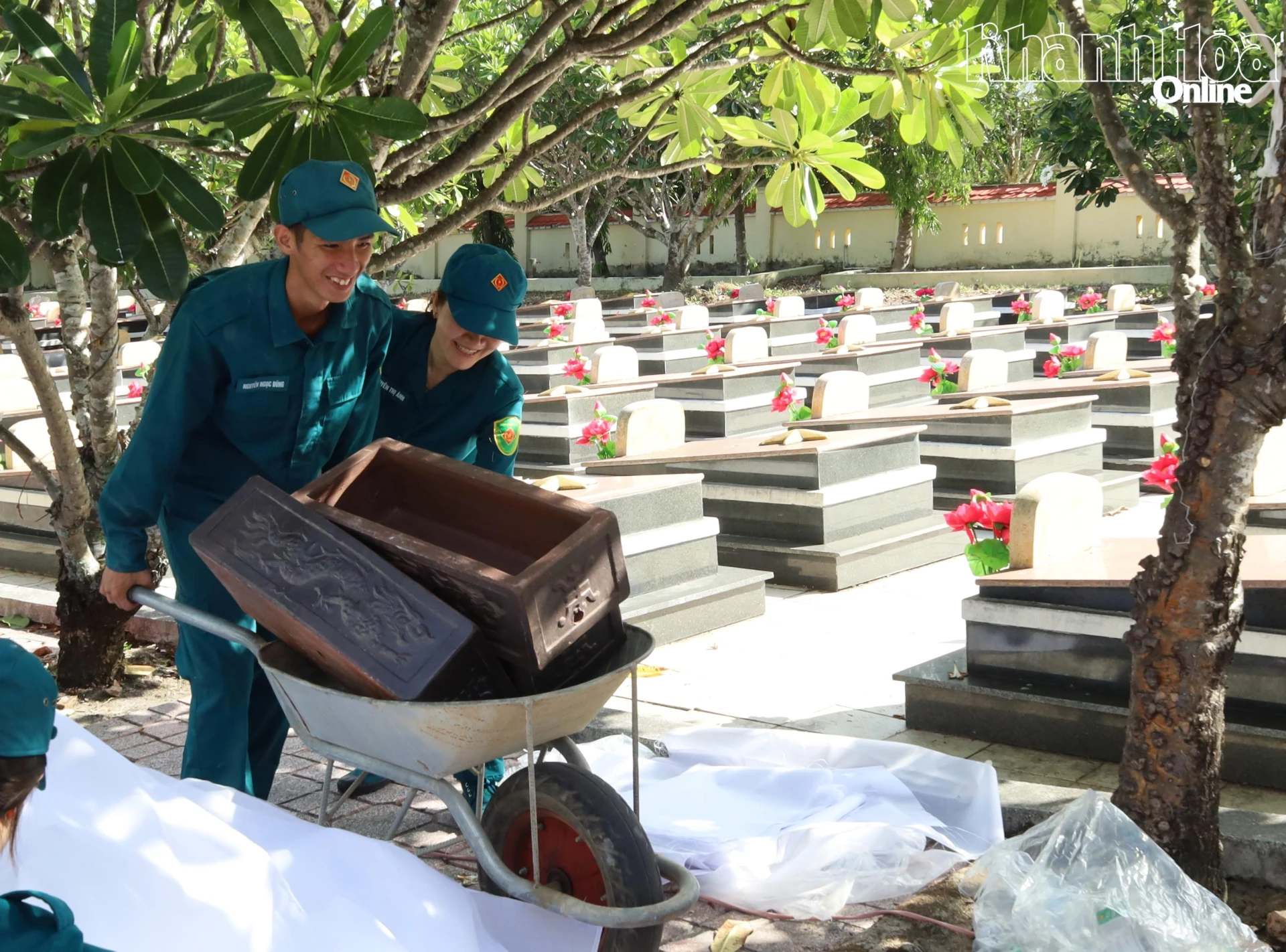 Lực lượng dân quân xã Suối Hiệp tham gia thực hiện nhiệm vụ.