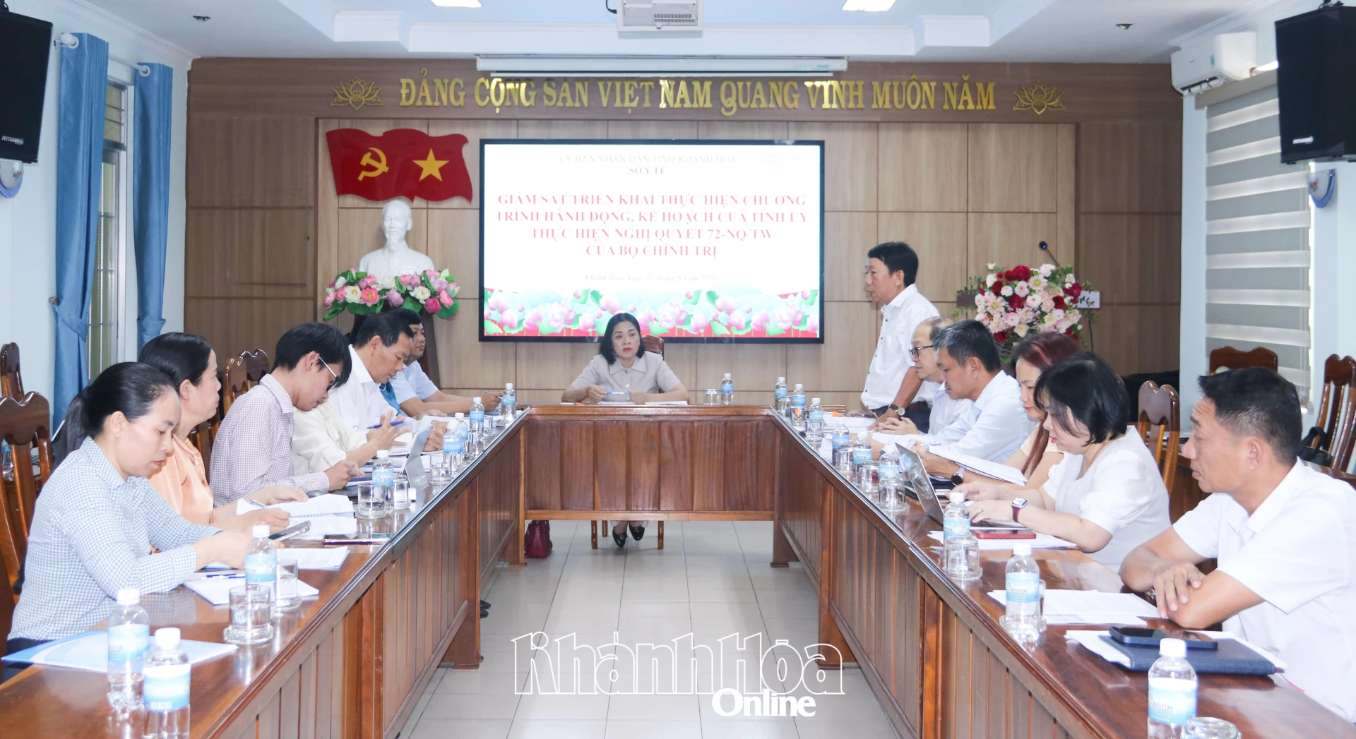 Quang cảnh buổi làm việc.