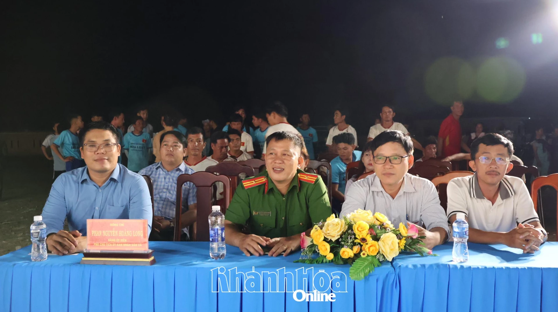 Lãnh đạo xã Phước Hà dự chương trình nghệ thuật.