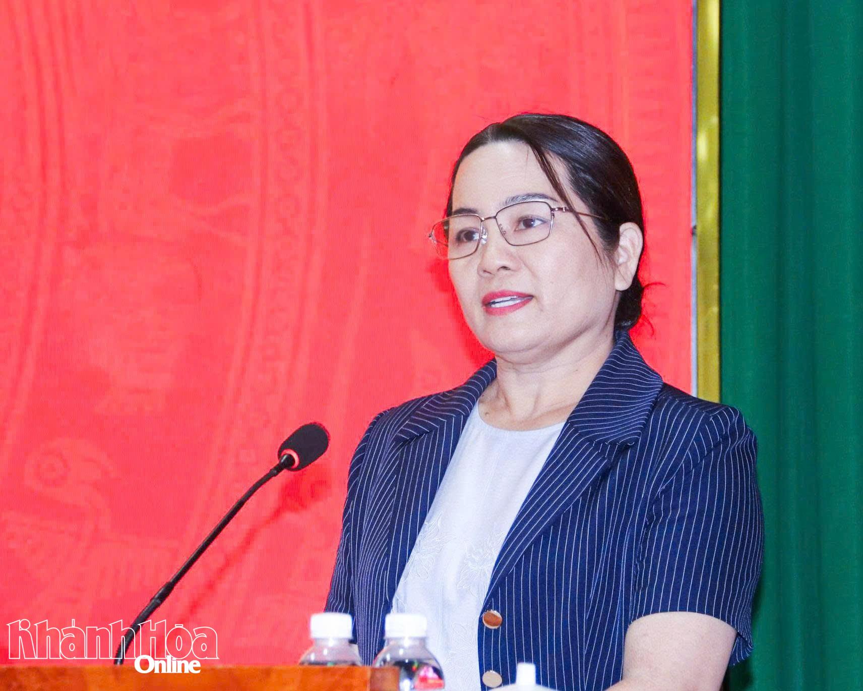 Lãnh đạo Hội Liên hiệp Phụ nữ tỉnh phát biểu khai mạc lớp bồi dưỡng.