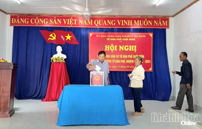 Cử tri phường Ba Ngòi tham gia bỏ phiếu bầu tổ trưởng tổ dân phố đạt tỷ lệ cao
