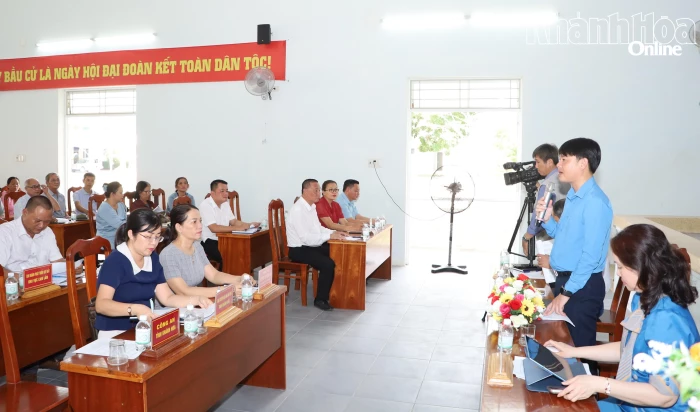 Khảo sát, vận động người dân đồng thuận bàn giao giải phóng mặt bằng thực hiện dự án tại xã Cam Lâm