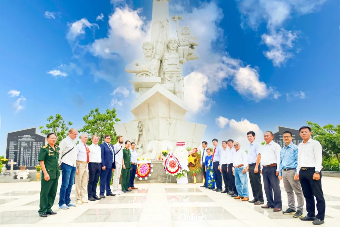 Vun đắp tình hữu nghị với bạn bè quốc tế