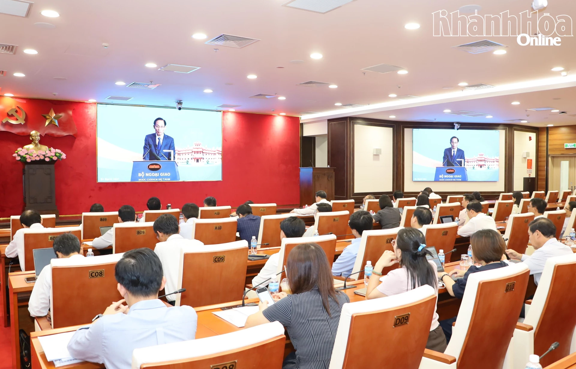 Quang cảnh tại điểm cầu tỉnh Khánh Hòa.