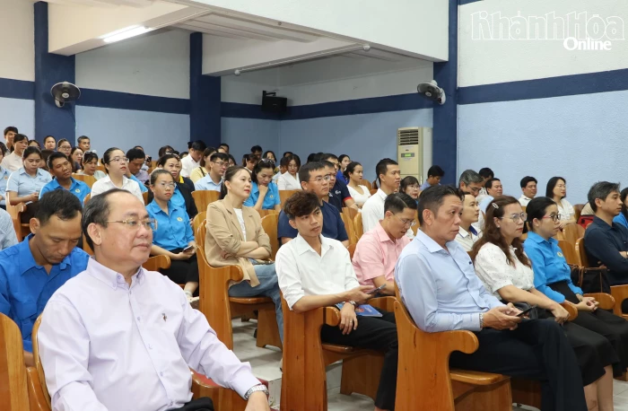 Nâng cao kiến thức, kỹ năng nghiệp vụ cho hơn 300 cán bộ công đoàn