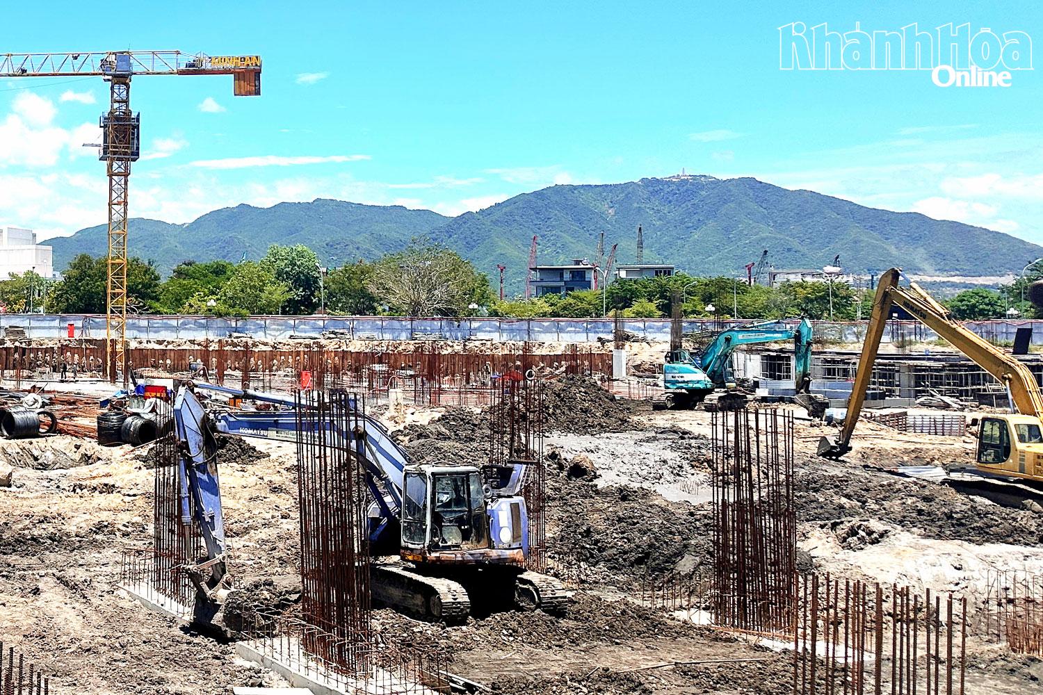 Một khu vực dự án khu nhà ở xã hội đang thi công ở Khu đô thị An Bình Tân (phường Nam Nha Trang).