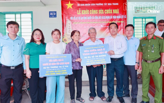 Phường Tây Nha Trang khởi công sửa chữa nhà cho 2 gia đình người có công với cách mạng
