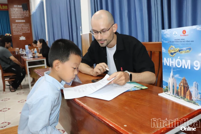 Khánh Hòa triển khai Đề án đưa tiếng Anh thành ngôn ngữ thứ hai trong trường học 