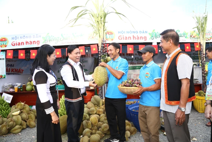 Rộn ràng “Không gian Văn hóa - Chợ phiên Đông Khánh Sơn”