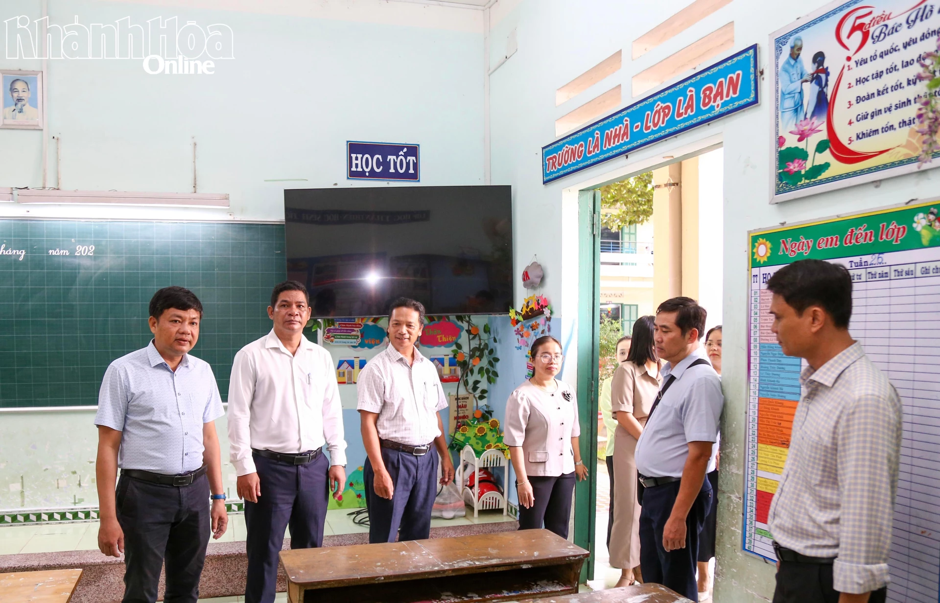 Đoàn Giám sát khảo sát thực tế tại Trường Tiểu học Tô Hạp
