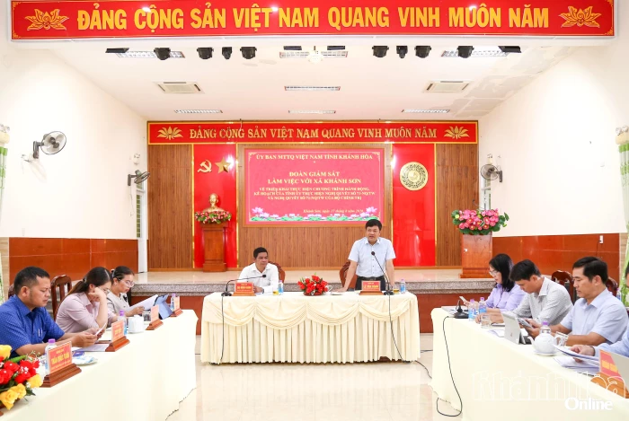 Giám sát việc thực hiện chính sách giáo dục, y tế tại xã Khánh Sơn