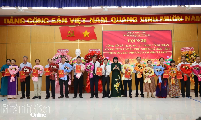 Phường Nam Nha Trang công bố và trao quyết định công nhận tổ trưởng các tổ dân phố