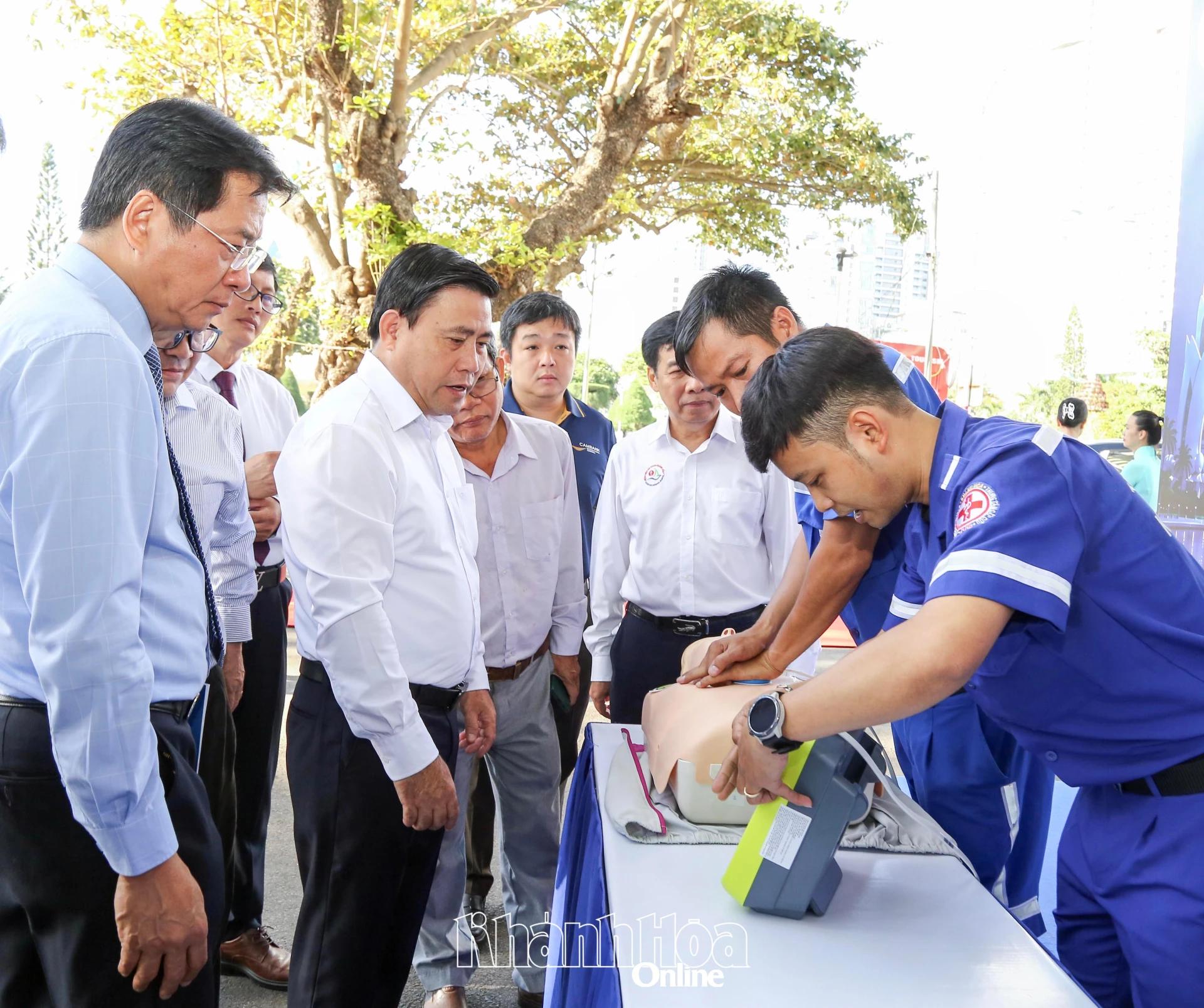 Các đồng chí lãnh đạo tỉnh tham quan, 