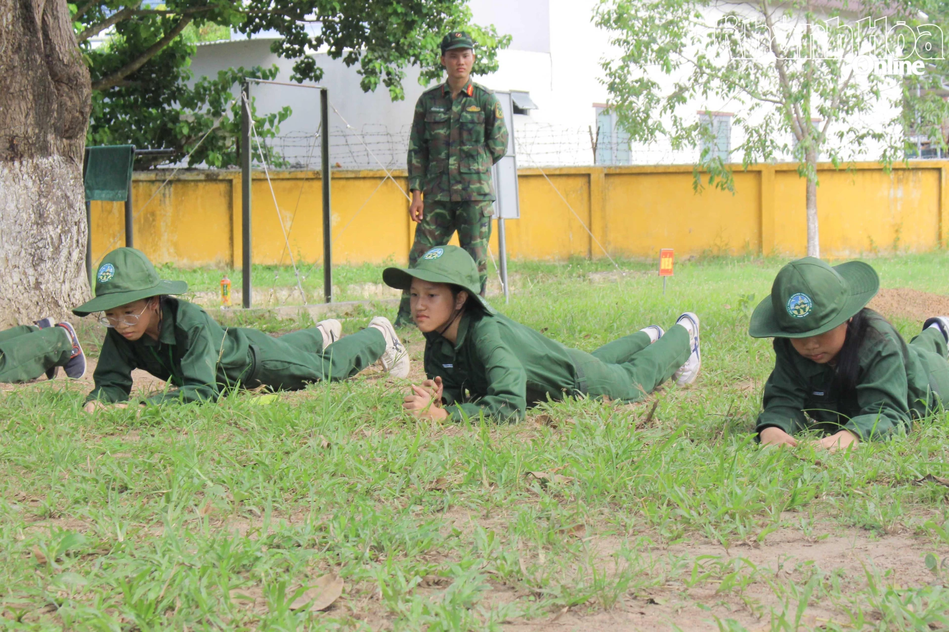 Các học viên được rèn luyện một số hoạt động như các quân nhân.