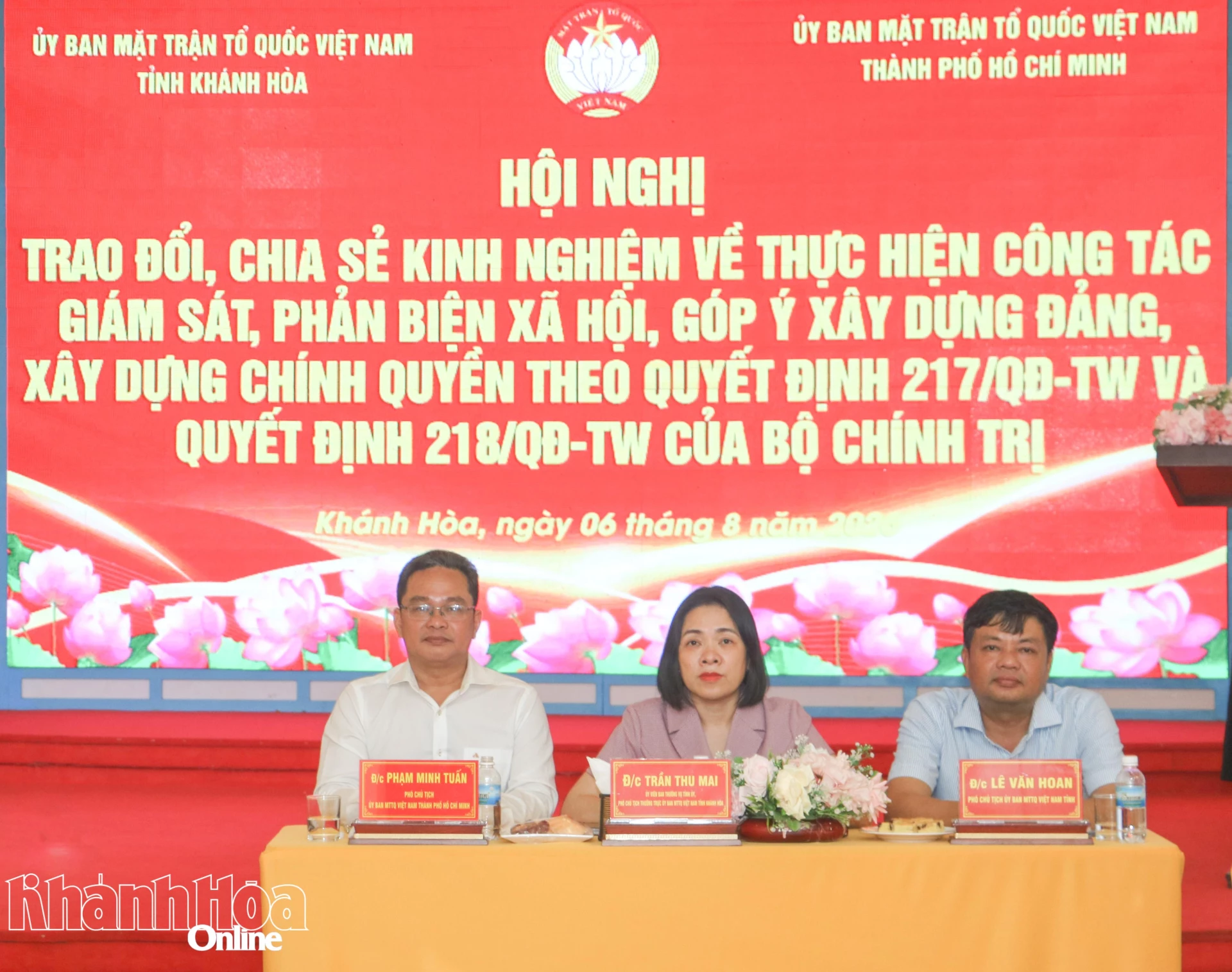 Các đồng chí chủ trì hội nghị.