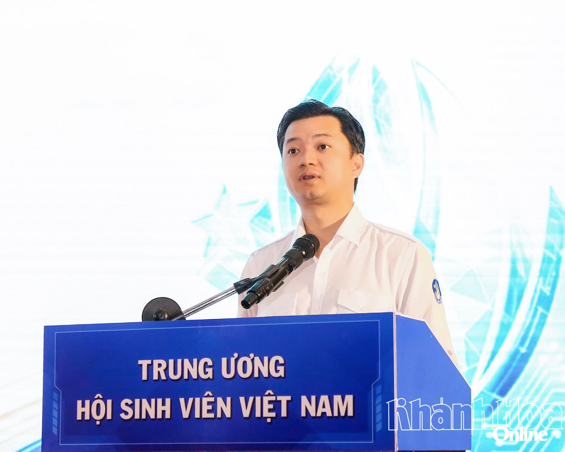 Đồng chí Nguyễn Minh Triết phát biểu tại hội nghị.