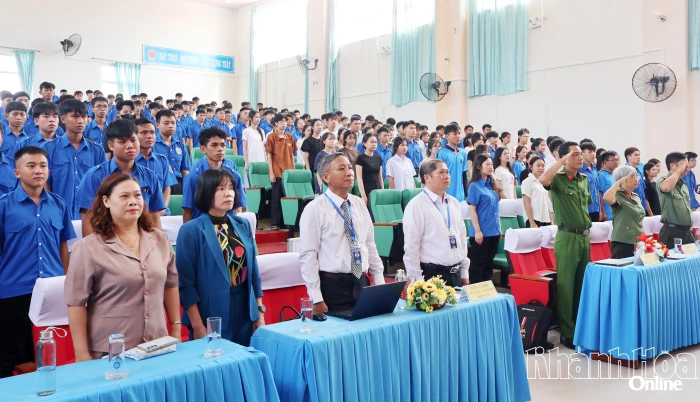 Trường Cao đẳng Công nghệ - Năng lượng Khánh Hòa khai mạc tuần sinh hoạt chính trị đầu khóa K26