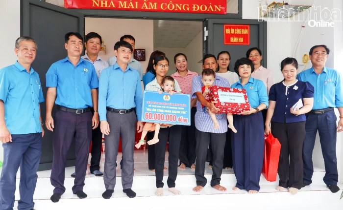 Liên đoàn Lao động tỉnh Khánh Hòa bàn giao Mái ấm công đoàn cho đoàn viên