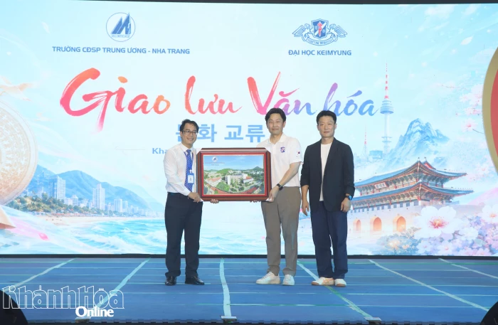 Trường Cao đẳng Sư phạm Trung ương - Nha Trang giao lưu văn hóa nghệ thuật với Đại học Keimyung - Hàn Quốc