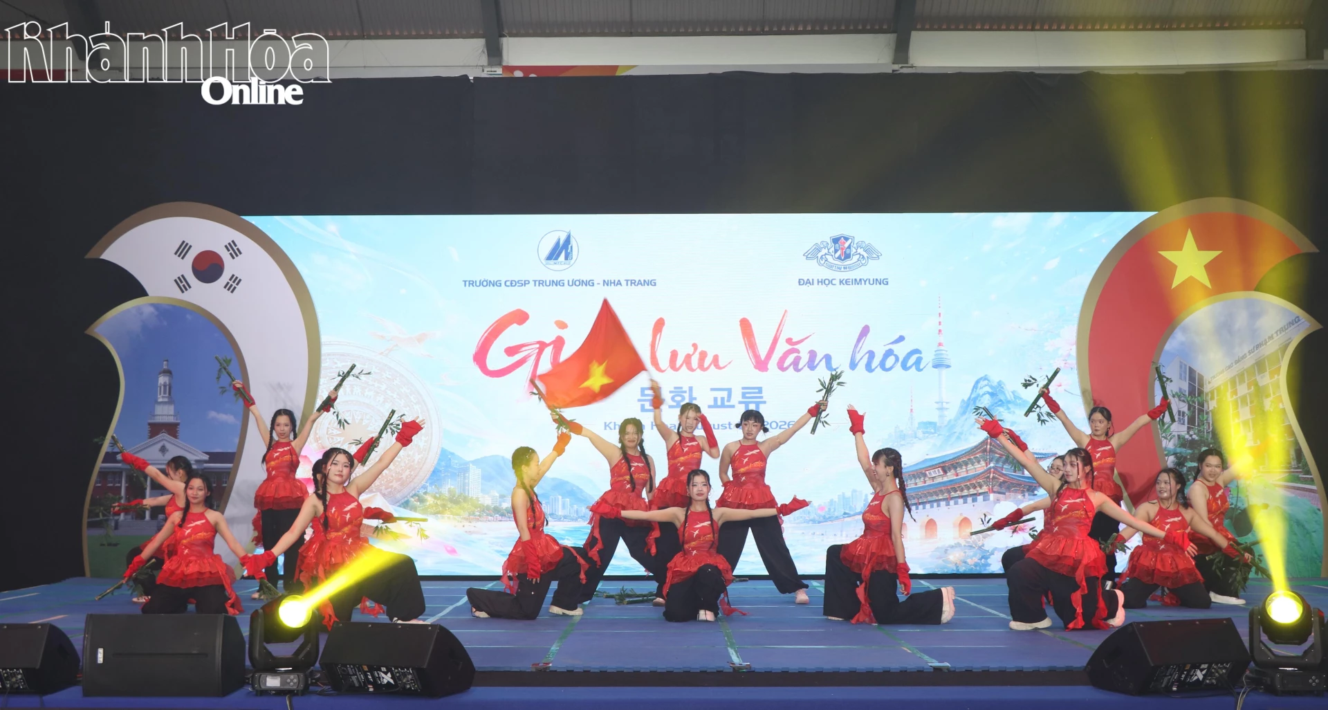 Một tiết mục múa của sinh viên Trường Cao đẳng Sư phạm Trung ương - Nha Trang.