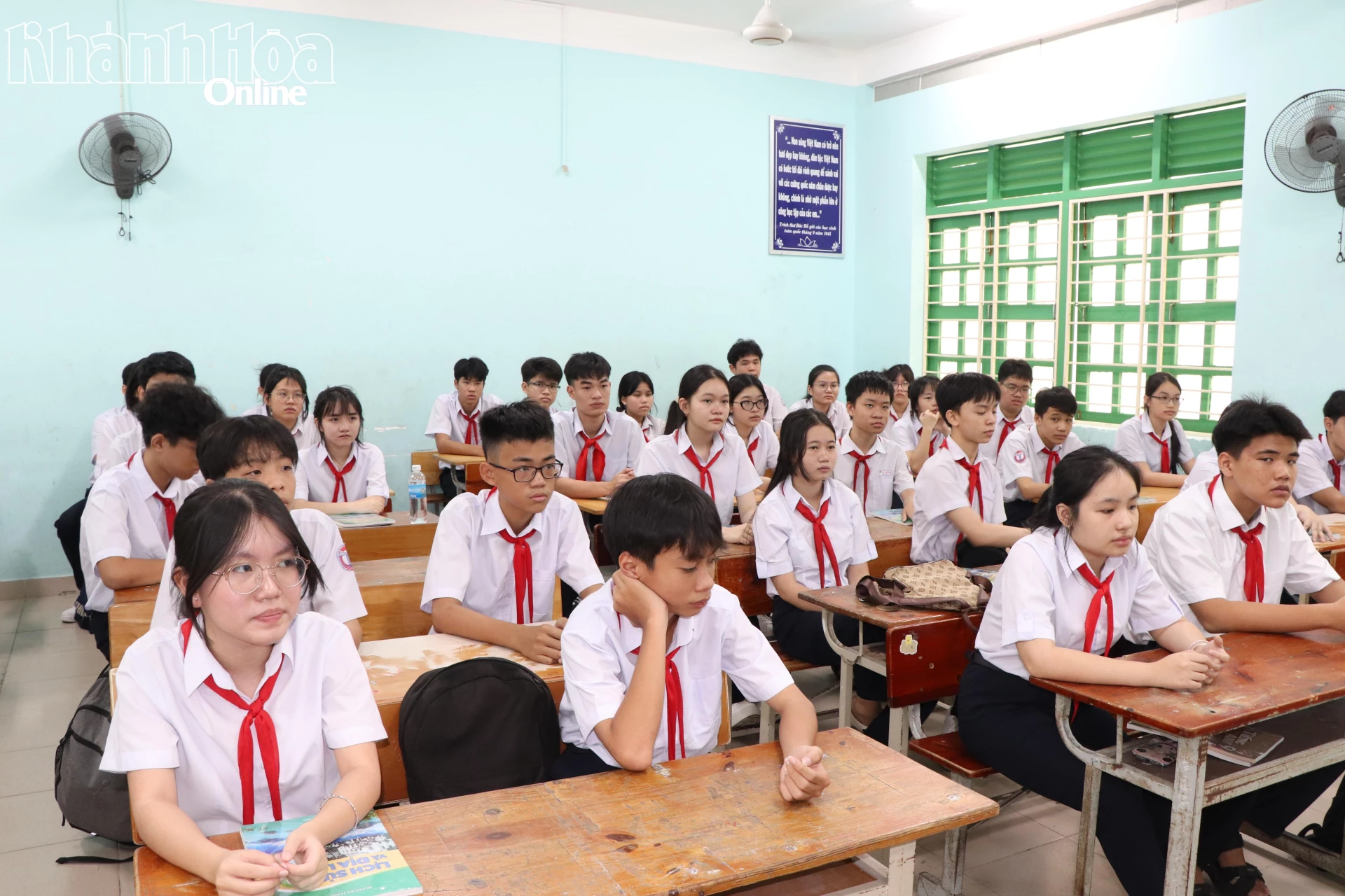 Học sinh lớp 9 Trường THCS Trần Quốc Toản trong ngày tựu trường.