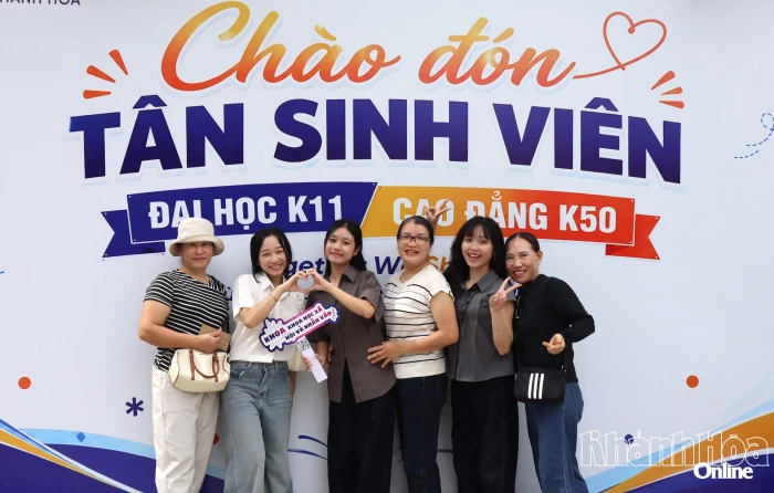 Rộn ràng ngày hội đón tân sinh viên