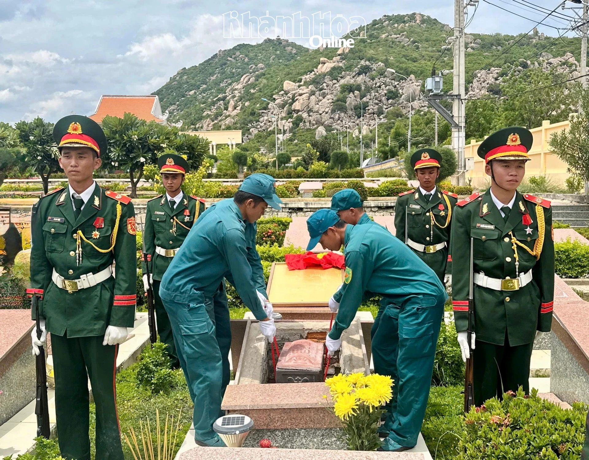 Liệt sĩ
Ka Tơr Tiên
được an táng
tại Nghĩa trang liệt sĩ
Ninh Thuận.
Ảnh: THANH HIẾU