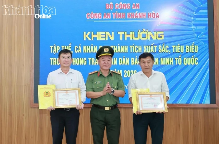 Báo và Phát thanh, Truyền hình Khánh Hòa nhận giấy khen vì có thành tích xuất sắc trong phong trào toàn dân bảo vệ an ninh Tổ quốc