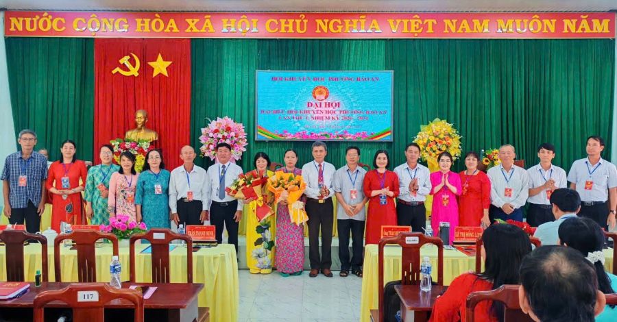 Ban Chấp hành Hội Khuyến học phường Bảo An nhiệm kỳ 2026 - 2031 ra mắt đại hội.