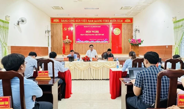 Xã Khánh Sơn thảo luận, thông qua đề án thành lập các trường