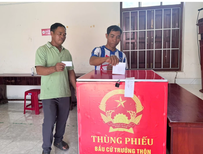 Cử tri xã Khánh Vĩnh, Bắc Khánh Vĩnh tham gia bỏ phiếu bầu trưởng thôn đạt tỷ lệ cao