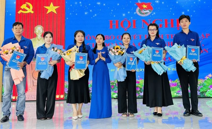 Đoàn xã Nam Cam Ranh thành lập 10 chi đoàn sau sắp xếp, sáp nhập thôn
