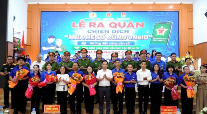 Phường Cam Ranh ra quân Chiến dịch “Mùa hè số cùng VNeID”