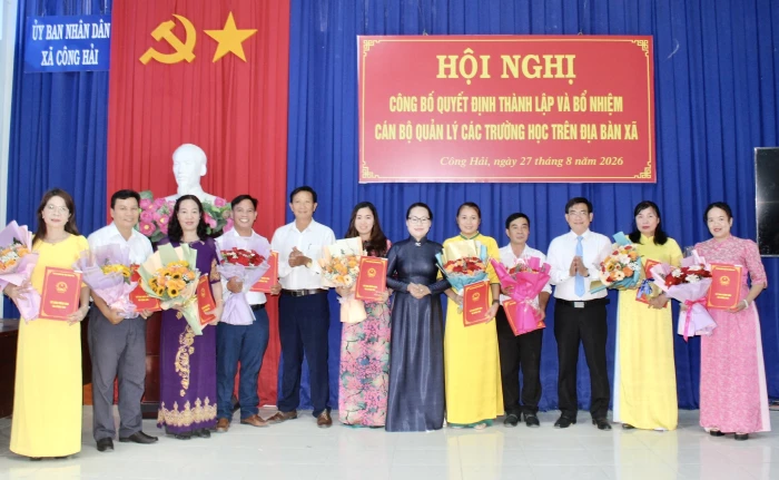 Xã Công Hải công bố quyết định thành lập cơ sở giáo dục và bổ nhiệm lãnh đạo quản lý