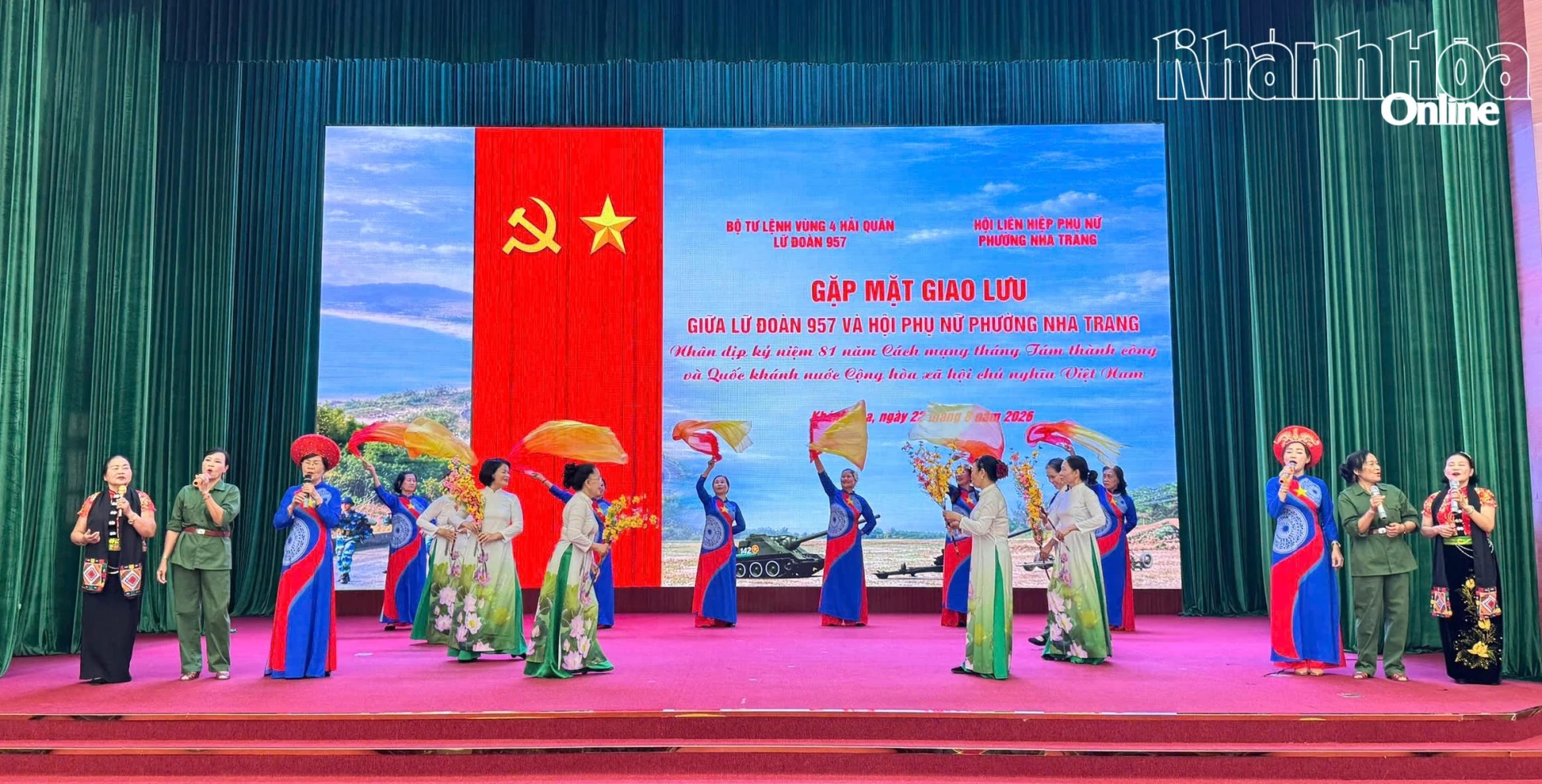 Một tiết mục văn nghệ của Hội Liên hiệp phụ nữ Phường Nha Trang.