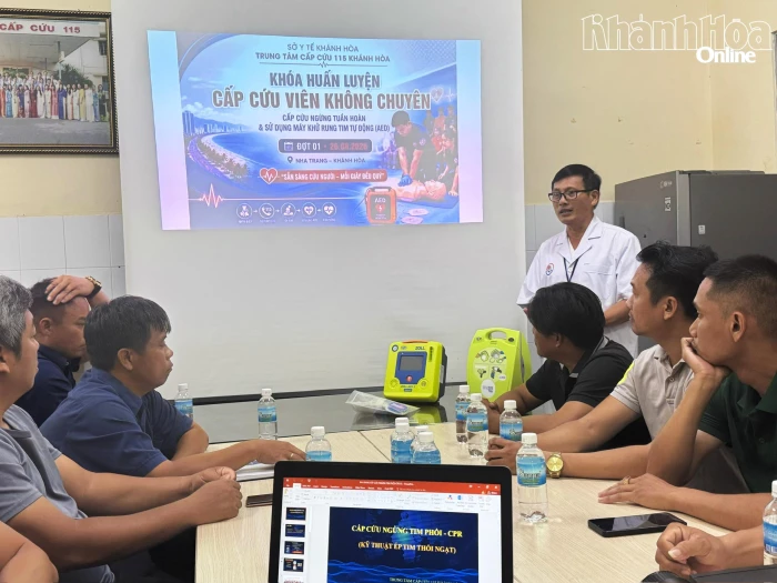 Huấn luyện cấp cứu viên không chuyên sử dụng máy khử rung tim tự động