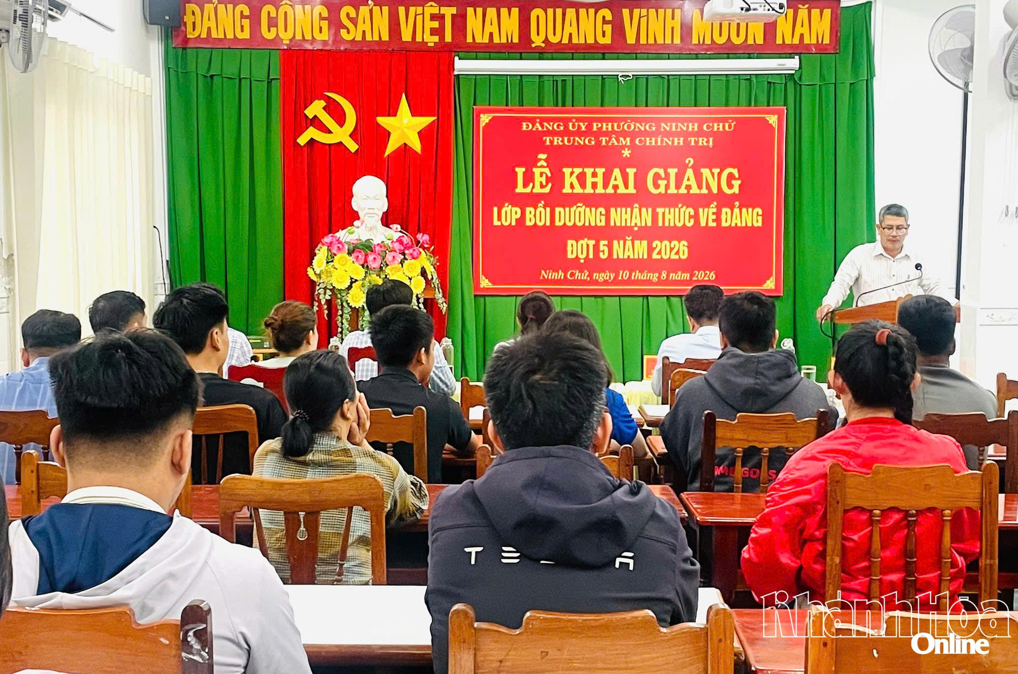 Quang cảnh lễ khai giảng.