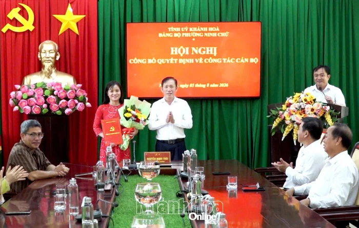 Đảng ủy phường Ninh Chử công bố quyết định về công tác cán bộ