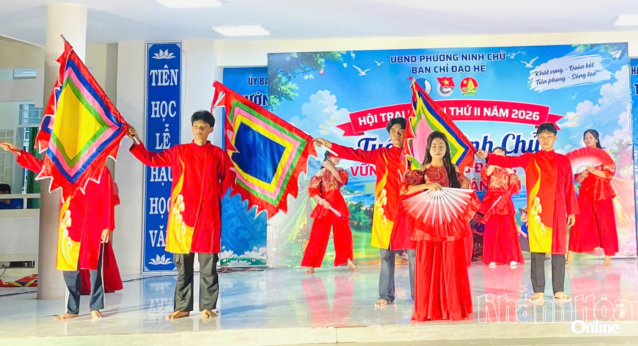Hội trại mang đến nhiều tiết mục văn nghệ sôi nổi, hấp dẫn.