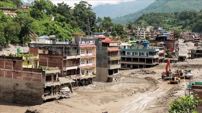 Trung Quốc gửi viện trợ khẩn cấp và cử chuyên gia cứu hộ tới Nepal
