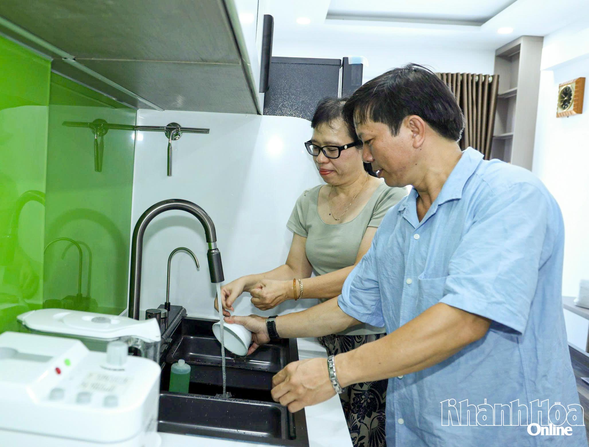 Niềm vui của cư dân trong ngày nhận nhà mới 
Dự án nhà ở xã hội MK Central City (phường Phan Rang).