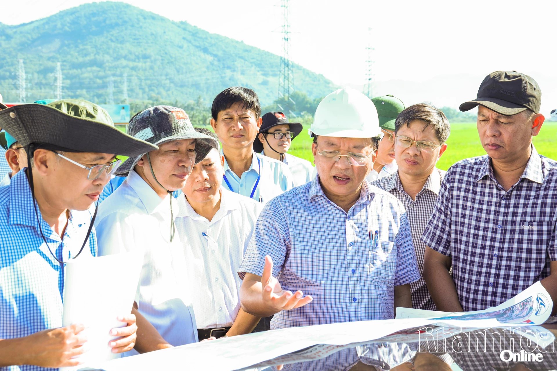 Đồng chí
Lê Huyền
kiểm tra Dự án Đường giao thông liên vùng
Diên Khánh
đoạn qua địa bàn
phường
Bắc Nha Trang.